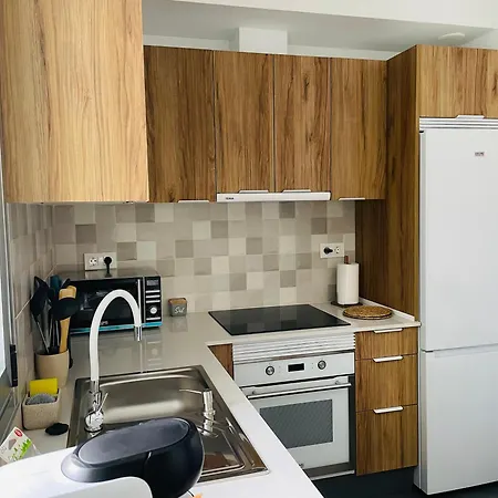 Hirundo Apartment *